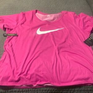 NWT Nike tee. Women’s size 2XL